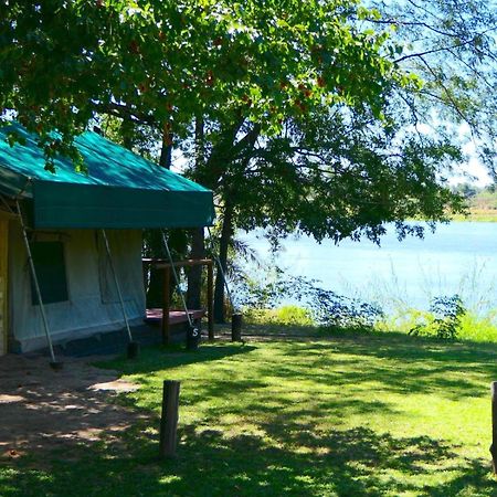 Ndhovu Safari Lodge Mahango Esterno foto